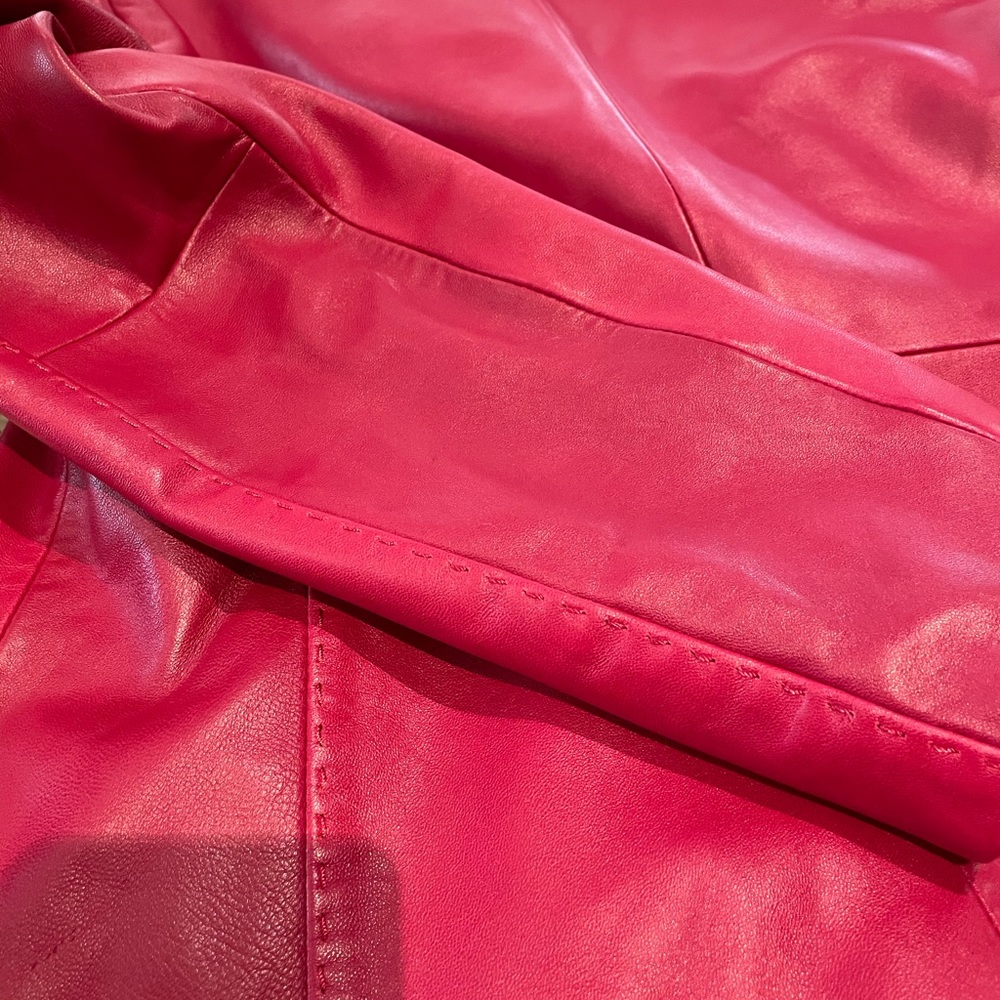 Subtle red leather jacket - Picture 5 of 9